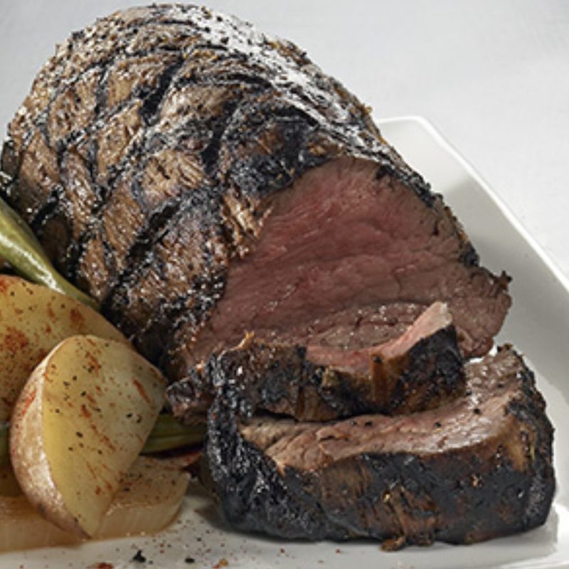 Rosbif de filet mignon grillé avec papillote de pommes de terre et piments rouges à la bière