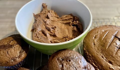 Glaçage au chocolat riche et onctueux