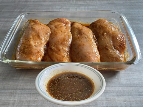 Bol de marinade aux épices et Grappa pour poulet