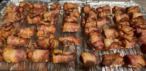 Petites saucisses au bacon croustillant