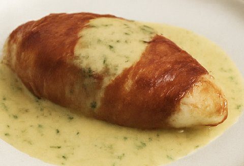 Poitrines de poulet enroulé au jambon Serano cuit au four