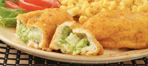 Poulet et brocoli surgelés servis avec sauce